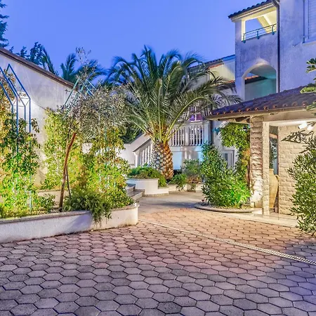 Cozy In With Wifi Apartmán Pula