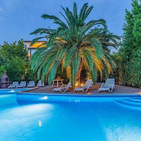 Cozy Apartment In Pula With Wifi