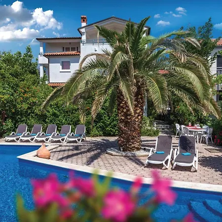 Апартаменты Cozy Apartment In Pula With Wifi Пула