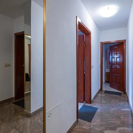 Cozy Apartment In Pula With Wifi Пула