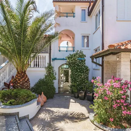 Апартаменты Cozy Apartment In Pula With Wifi Пула