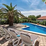 Stunning In With Wifi Pula