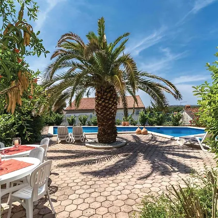 Appartement Stunning In With Wifi Pula