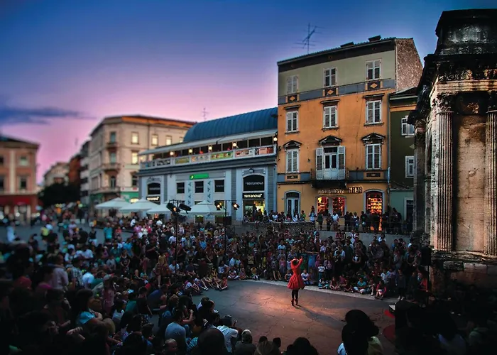 Cozy In With Wifi Apartamento Pula